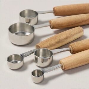 HEARTH & HAND NWT 5pc wooden handle measuring spoons